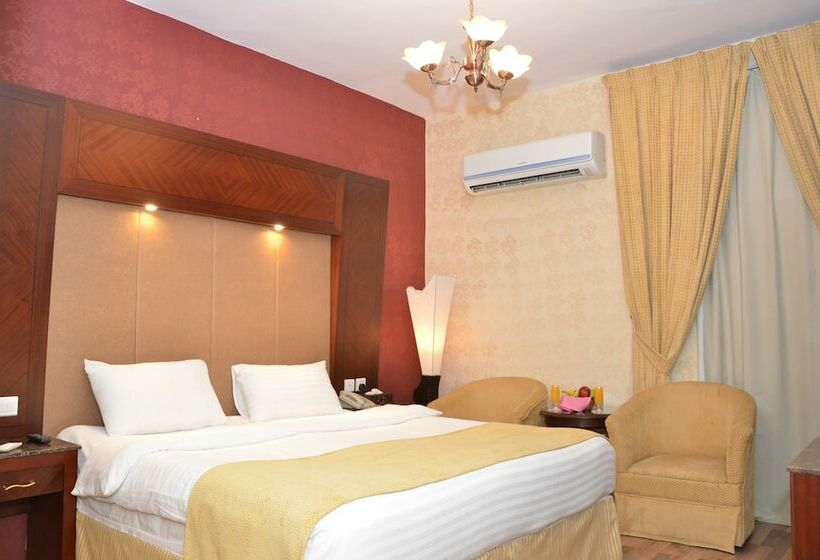 Номер Стандарт Индивидуальный, Al Higgi