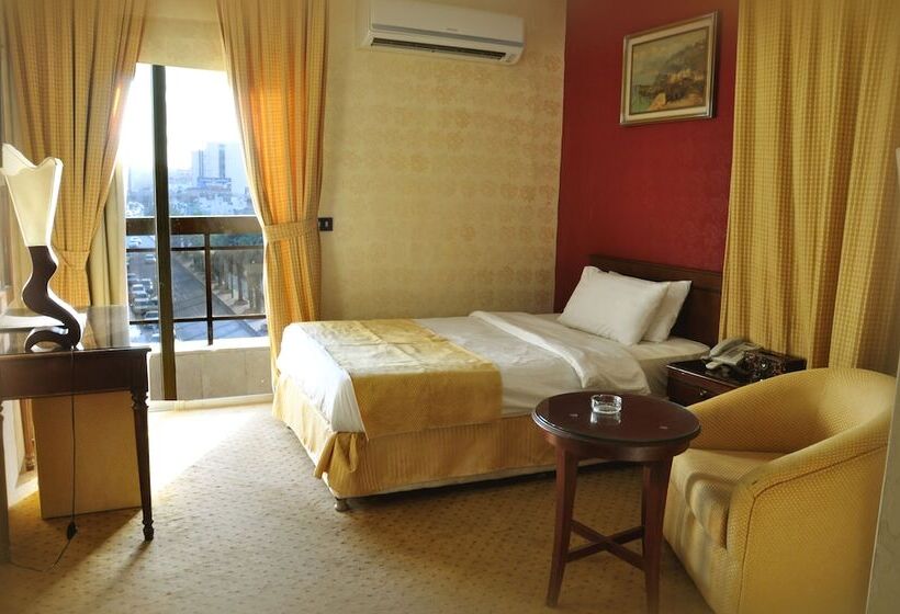 Номер Стандарт Индивидуальный, Al Higgi