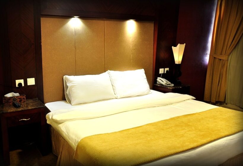 Номер Стандарт Индивидуальный, Al Higgi