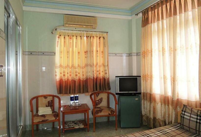 اتاق استاندارد سه نفره, Kathy