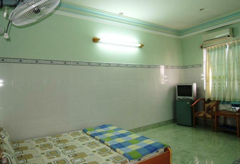 اتاق استاندارد, Kathy