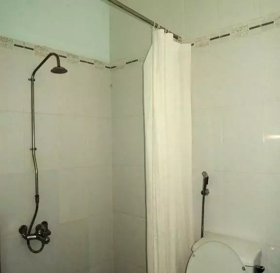 اتاق استاندارد سه نفره, Kathy