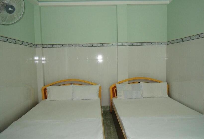 اتاق استاندارد چهار تخته, Kathy