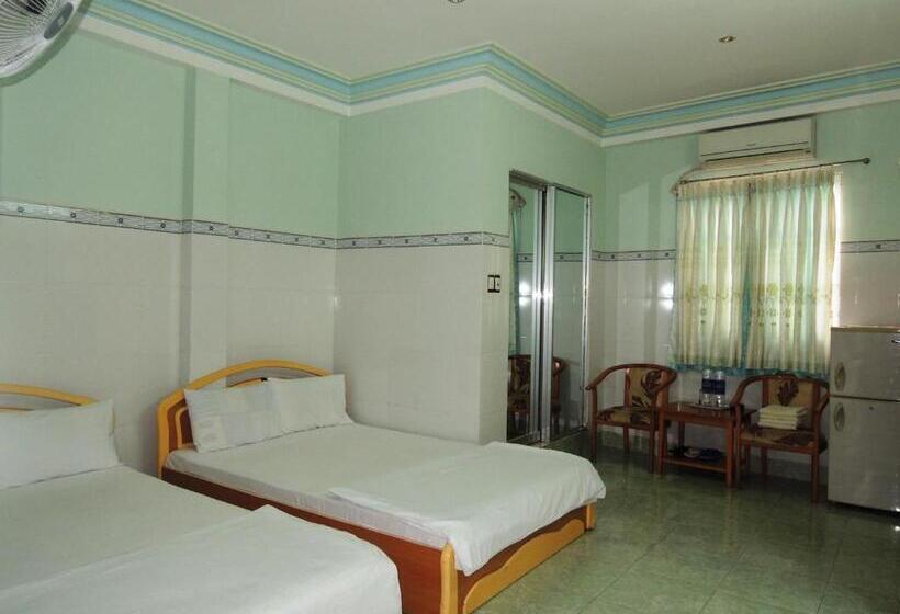 اتاق استاندارد چهار تخته, Kathy