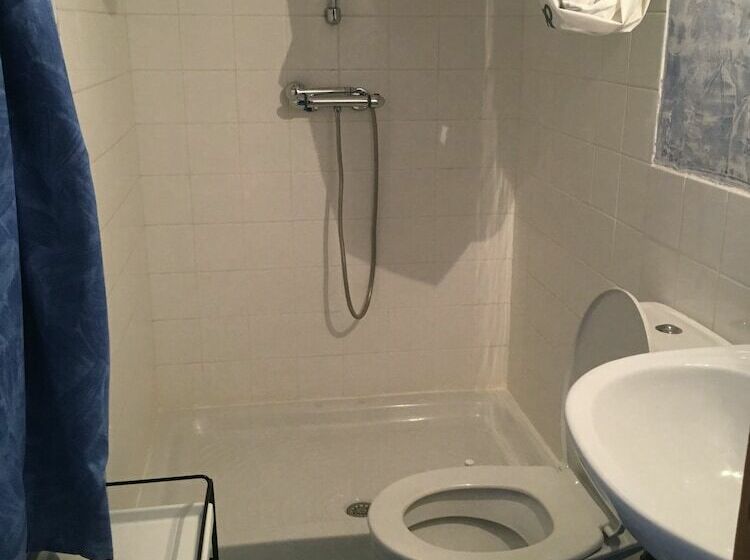 带共用浴室的标准房间, Les Airelles