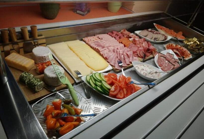 标准单人间, Restaurant Christine