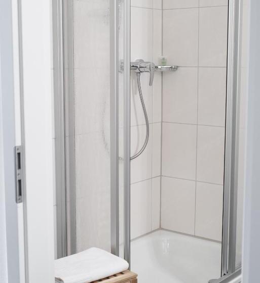 이코노미 싱글 룸, Wailtl