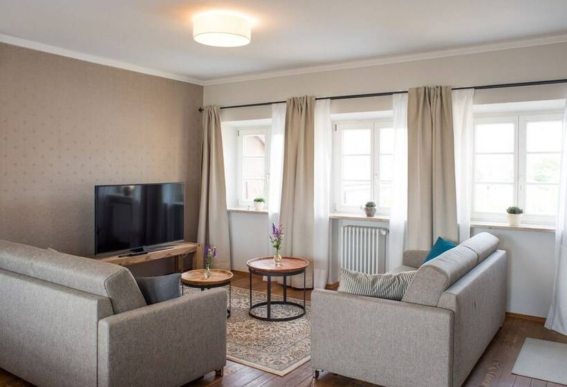 패밀리 스위트, Wailtl