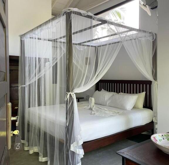 Номер Deluxe с Балконом, Wasantha Garden Hotel Restaurant & Ayurvedic Treatment