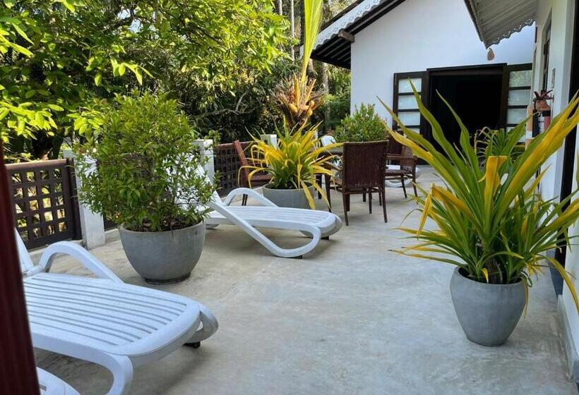 Семейный Номер Deluxe, Wasantha Garden Hotel Restaurant & Ayurvedic Treatment