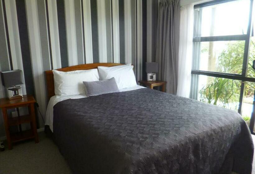 Студия Стандарт, Opua Boutique Seaview Motel