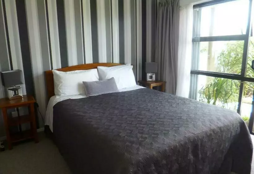 Standard-studio, Opua Boutique Seaview Motel