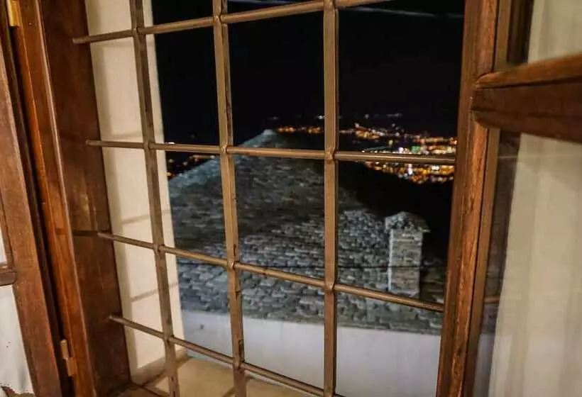 اتاق سوپریور با تخت دو نفره بزرگ, Archontiko Evilion