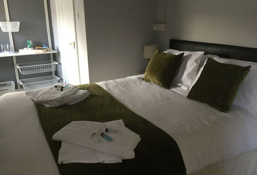 غرفة قياسية, Riverside Mews