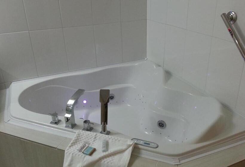 מיטת קינג בסוויטה, Sunrise Motel