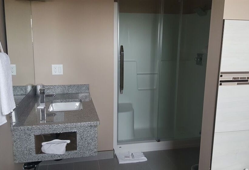 סוויטה עם ג'קוזי, Sunrise Motel