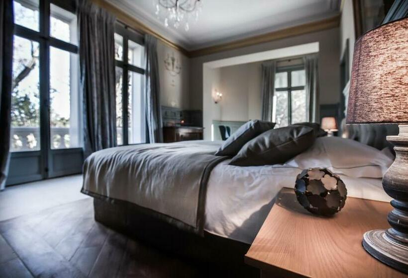 سوییت لوکس, Domaine De Biar