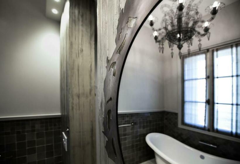 سوییت لوکس, Domaine De Biar