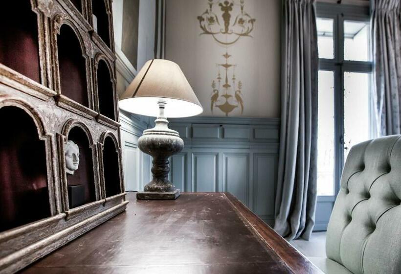 سوییت لوکس, Domaine De Biar