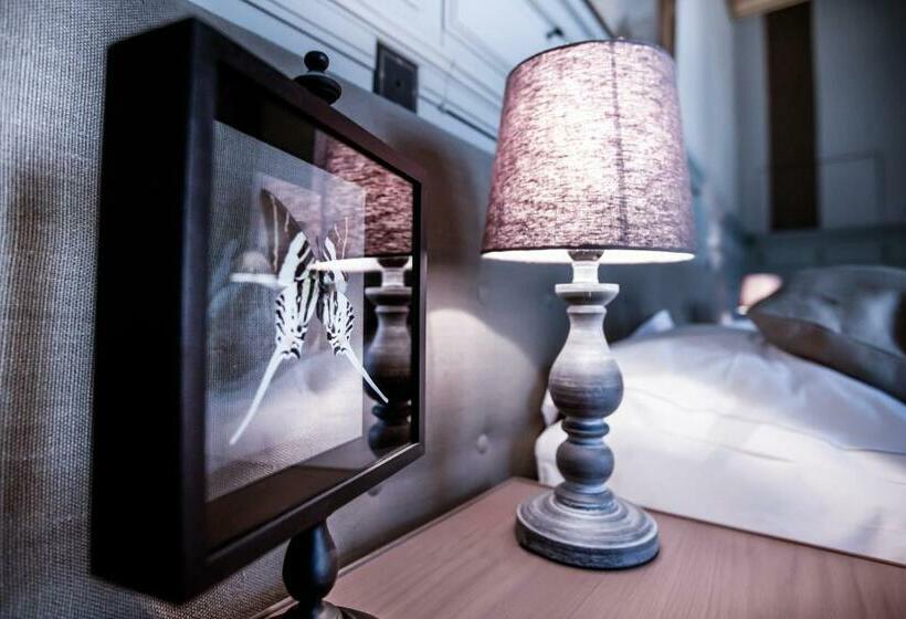 سوییت لوکس, Domaine De Biar