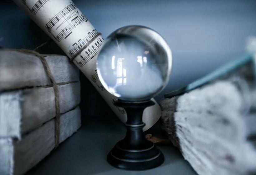 سوییت لوکس, Domaine De Biar