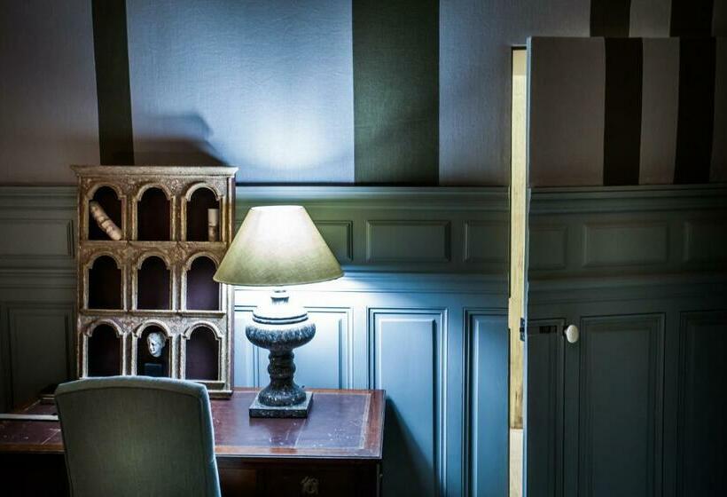 سوییت لوکس, Domaine De Biar