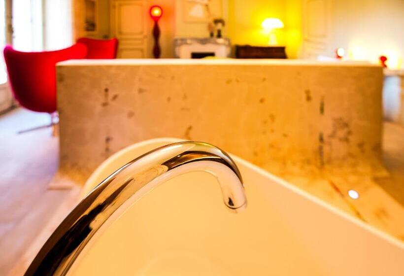 سوییت جونیور, Domaine De Biar