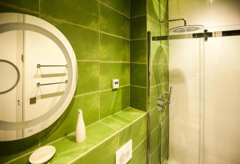 اتاق لوکس, Domaine De Biar