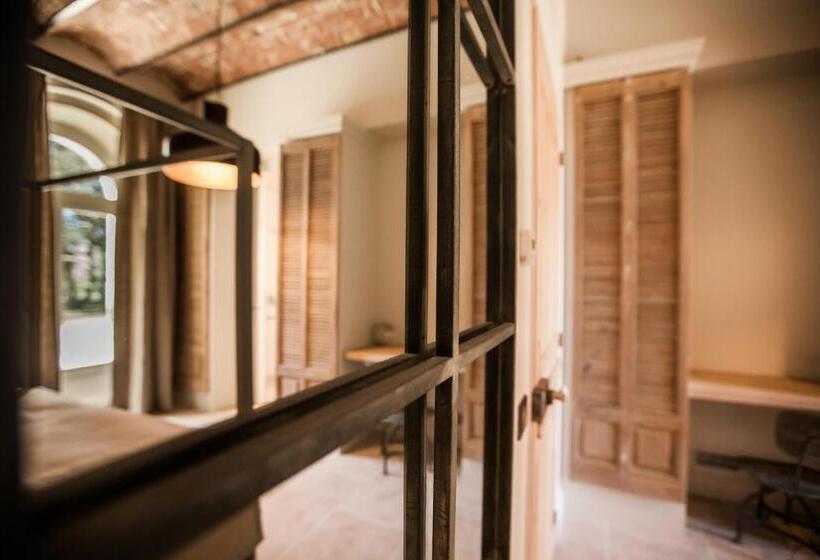 اتاق لوکس, Domaine De Biar