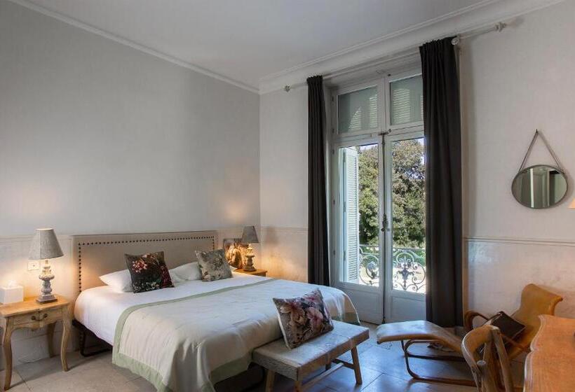 اتاق لوکس, Domaine De Biar