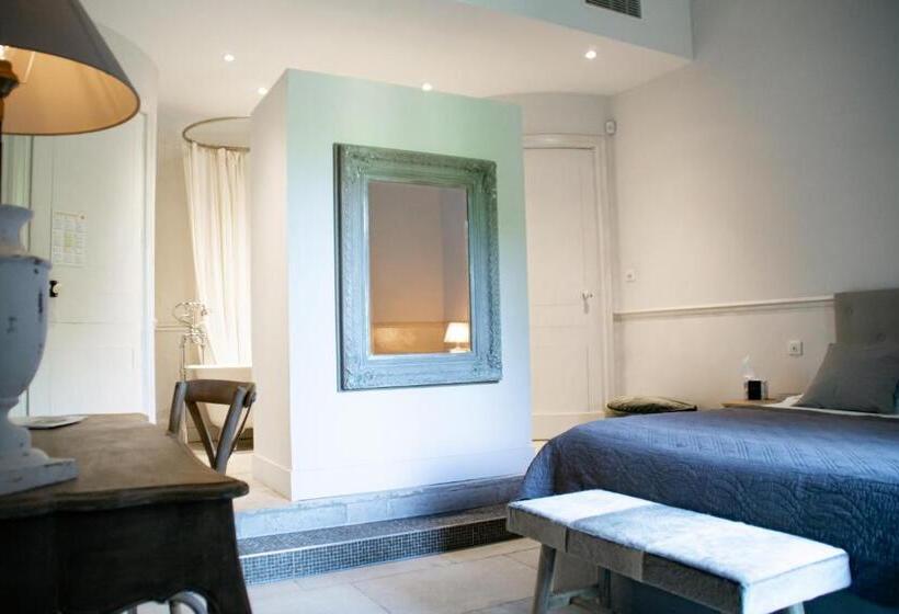 اتاق لوکس, Domaine De Biar