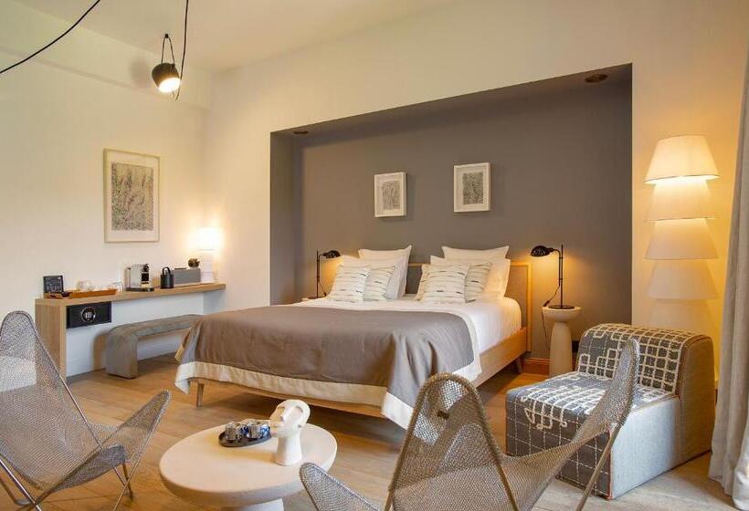 سوییت جونیور, Domaine De Biar