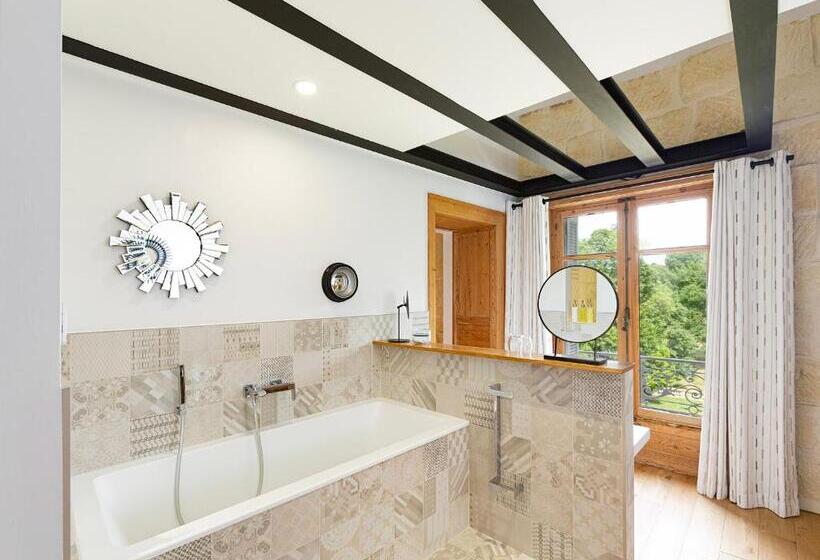 سوییت جونیور, Domaine De Biar