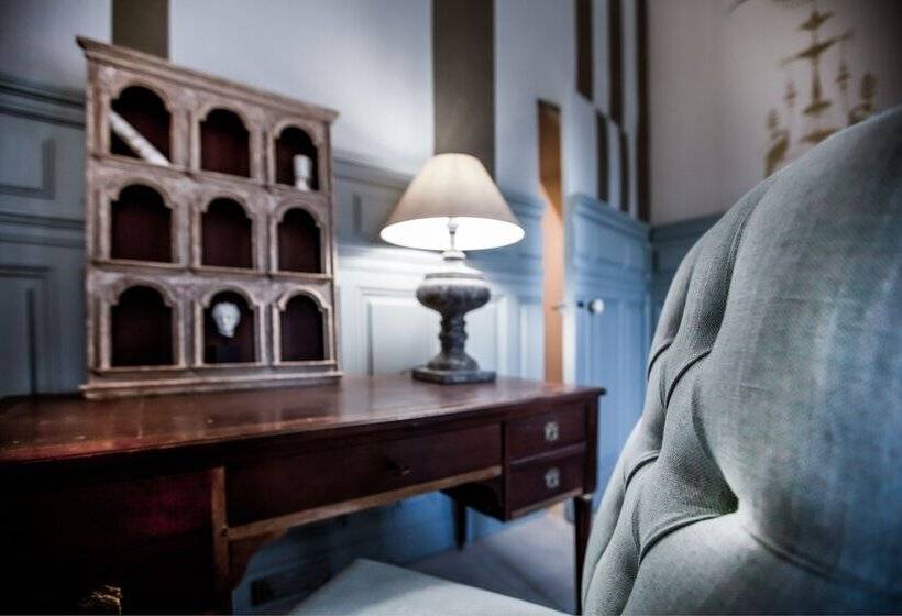 سوییت لوکس, Domaine De Biar