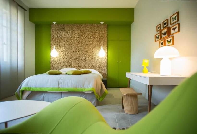 اتاق لوکس, Domaine De Biar