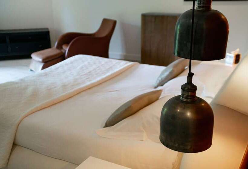 سوییت لوکس, Domaine De Biar