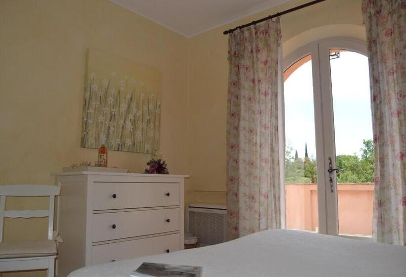 غرفة قياسية ثلاثية, Le Mazet Des Mûres