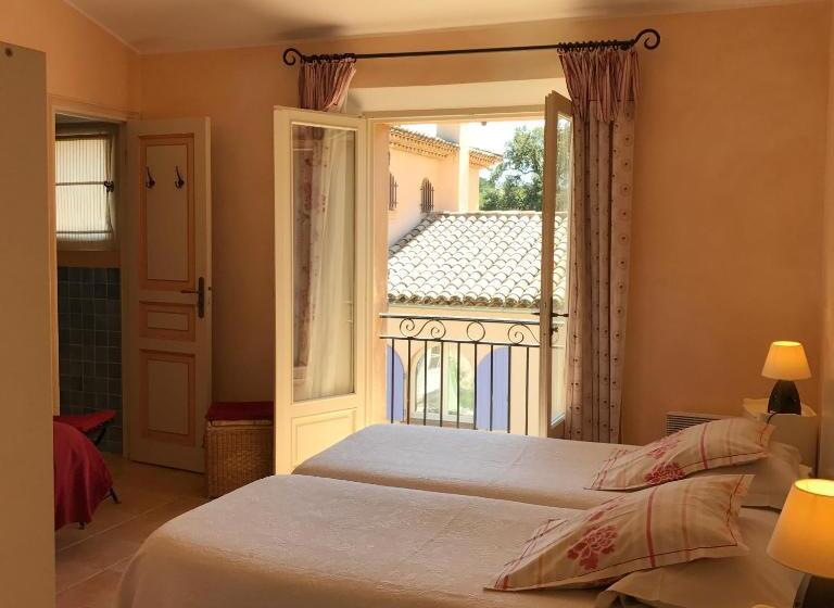 غرفة قياسية ثلاثية, Le Mazet Des Mûres