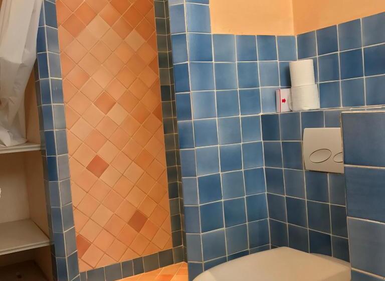 غرفة قياسية ثلاثية, Le Mazet Des Mûres