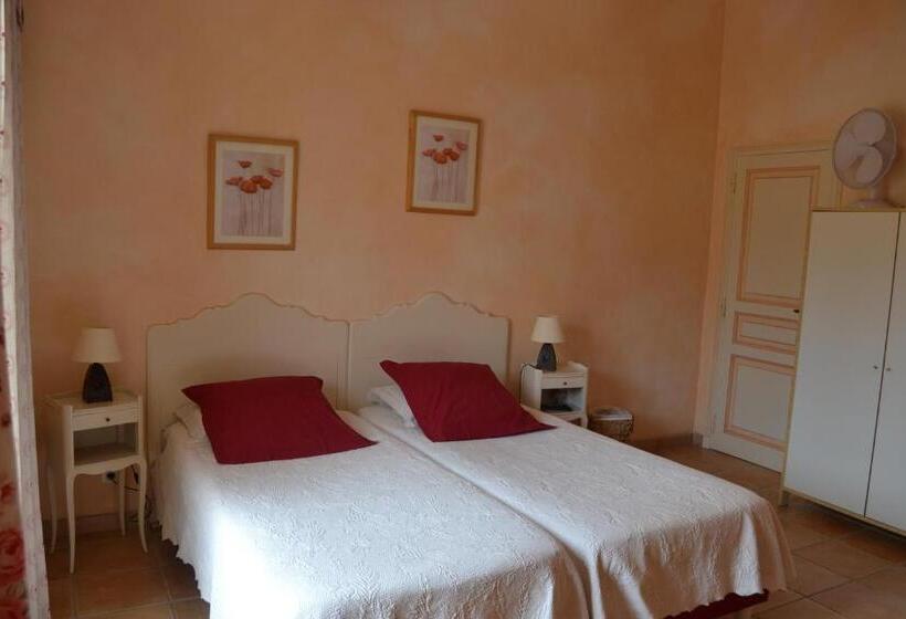 غرفة قياسية ثلاثية, Le Mazet Des Mûres