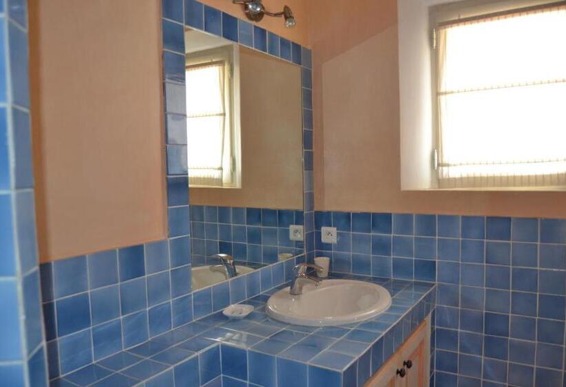 غرفة قياسية ثلاثية, Le Mazet Des Mûres