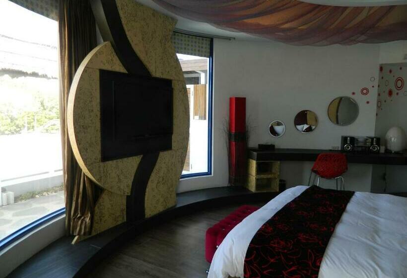 اتاق استاندارد با تخت بزرگ, The Domed Tile Bb