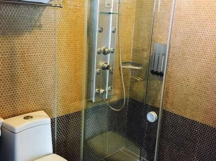 اتاق لوکس با بالکن و چشم‌انداز دریا, The Domed Tile Bb