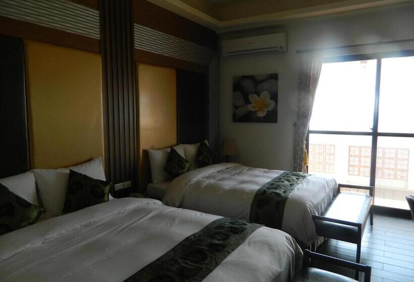 اتاق استاندارد چهار تخته, The Domed Tile Bb