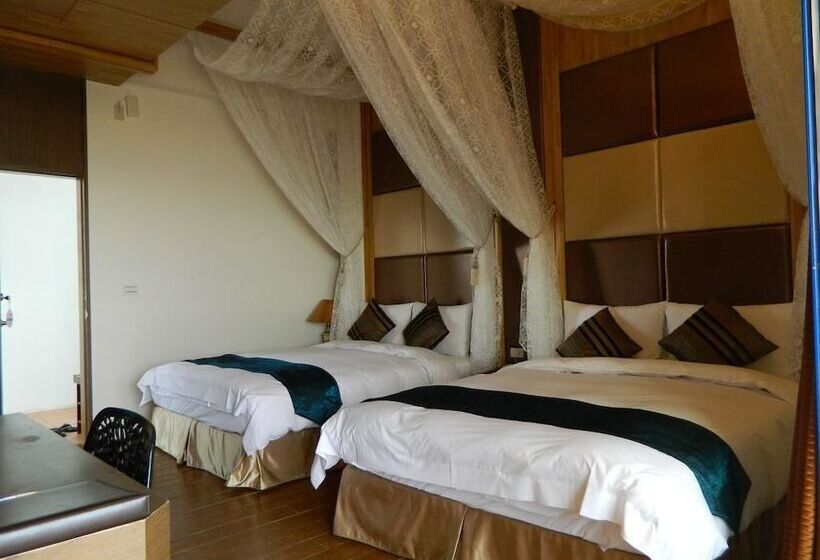 اتاق استاندارد چهار تخته, The Domed Tile Bb