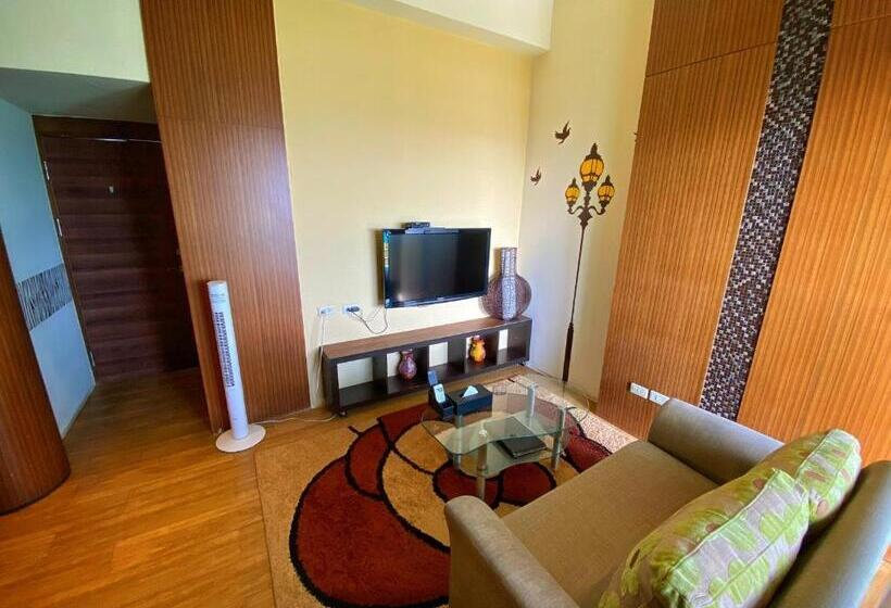 اتاق لوکس با بالکن و چشم‌انداز دریا, The Domed Tile Bb