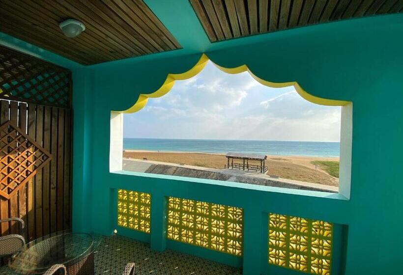 اتاق لوکس با بالکن و چشم‌انداز دریا, The Domed Tile Bb