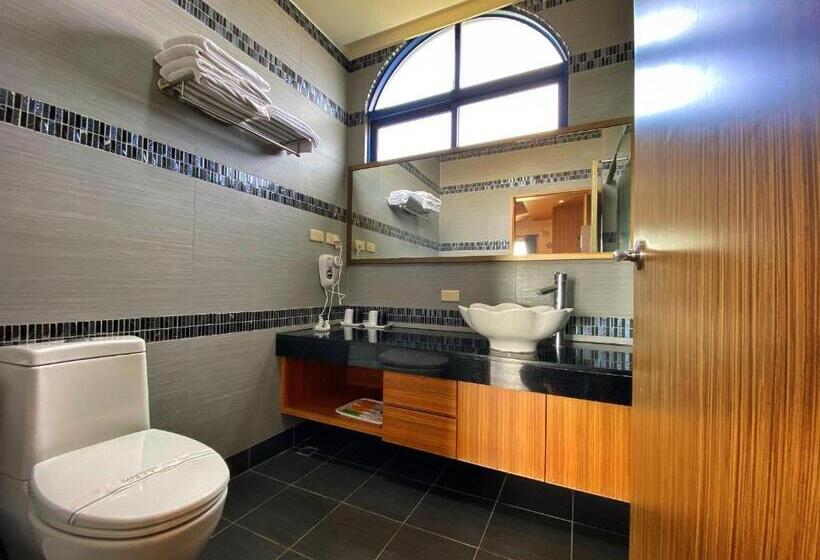 اتاق کلاسیک چهارنفره, The Domed Tile Bb