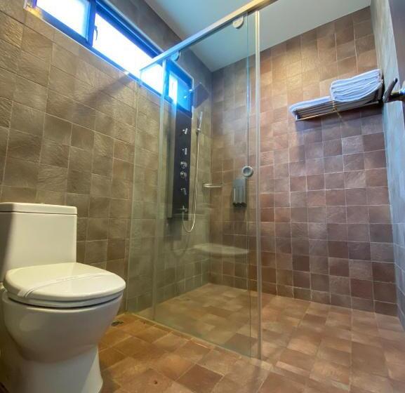 اتاق استاندارد چهار تخته, The Domed Tile Bb