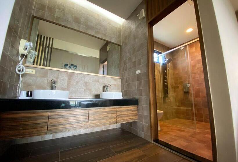 اتاق استاندارد چهار تخته, The Domed Tile Bb